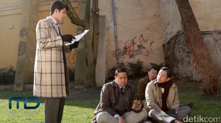 Rudy Habibie Screen shoot dari film Rudy Habibie