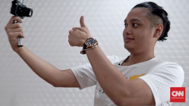 Mengumbar di media sosial dapat menjadi taraf berbahaya ketika pengumbar sudah tak lagi memiliki batasan tabu di area publik.