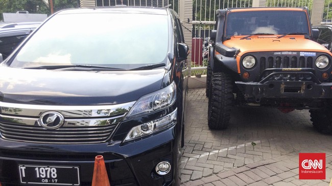 Sebelumnya KPK sudah menyita enam unit mobil milik Bupati Subang Ojang Sohandi yang diduga hasil dari gratifikasi.