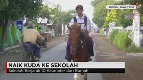 Cara Unik Berangkat Sekolah Menaiki Kuda