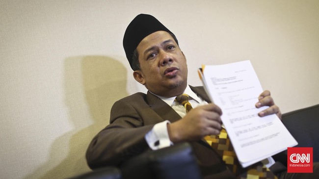 Pengadilan Negeri Jakarta Selatan memenangkan Fahri Hamzah atas gugatan pemecatan dirinya. Dia berharap Majelis Syuro melakukan evaluasi terhadap PKS.