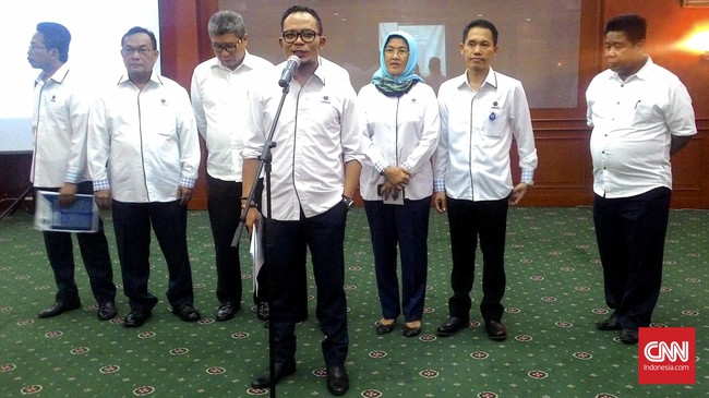Menaker Diminta turun tangan lantaran perusahaan besar seringkali tak menggubris jika difasilitasi oleh pejabat di bawah level menteri.