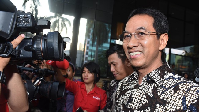 Heru menanggapi santai terkait isu mundurnya dia sebagai calon pasangan Ahok. 