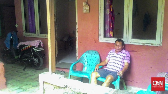 Bayaran per meter yang dijanjikan Pemprov DKI Jakarta, dianggap warga Bidaracina menguap begitu saja. Relokasi ke rusun pun sulit untuk diterima.