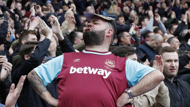 Kapten West Ham United Mark Noble mencetak dua gol dari tiga gol kemenangan skuat The Hammers atas tuan rumah West Bromwich Albion.