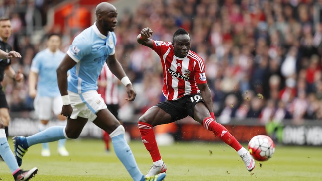Skuat Souhthampton Unggul 2-1 atas Manchester City di Stadion St Mary. Shane Long dan Sadio Mane menjadi pencetak gol keunggulan Southampton.