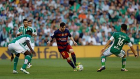 Foto Terbaik Ketatnya Persaingan Barca, Atletico, dan Madrid