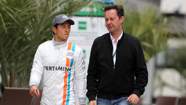 Manajer Rio Haryanto, Piers Hunnisett, punya waktu kurang dari dua bulan untuk menjadikan Rio sebagai salah satu pebalap Formula E musim 2017/2018.