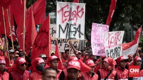 Paket Kebijakan IV Gagal Berikan Upah Buruh yang Layak