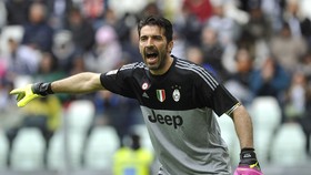 Buffon Teringat Gol Zlatan 12 Tahun Silam