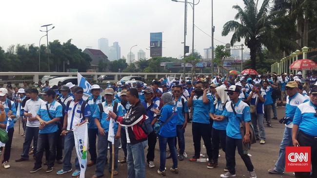 Perwakilan Serikat Pekerja Indonesia rencananya akan menemui Ketua Komisi IX DPR Dede Yusuf untuk membahwa berbagai tuntutan buruh.
