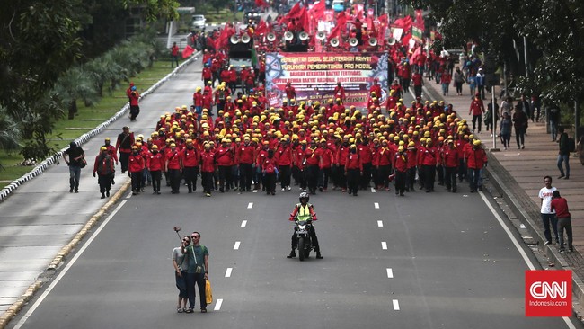 Tim Advokasi Buruh dan Rakyat menduga saksi dari kepolisian memberikan keterangan palsu di persidangan perkara dugaan kriminalisasi 26 aktivis buruh.