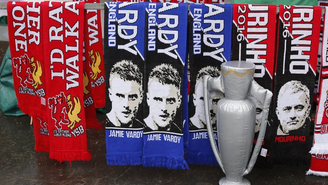 Old Trafford Diserbu Rubah-rubah Biru
