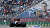Balapan yang Terlalu Singkat untuk Rio Haryanto Belum genap membalap tiga putaran, Rio Haryanto harus terlempar keluar karena tersenggol mobil Nico Hulkenberg yang berputar.