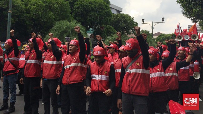 Untuk mendirikan partai politik dengan basis buruh dibutuhkan kajian panjang dan belum tepat dilakukan saat ini.