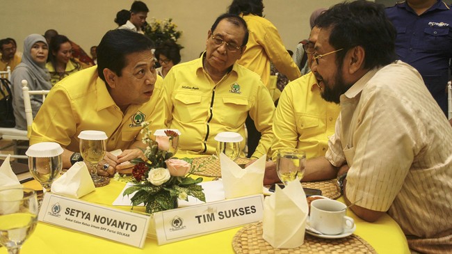 Sejumlah politikus senior Golkar disebut jaksa menerima uang panas proyek e-KTP. Partai berlambang beringin pun meminta pengadilan tak tutupi fakta apapun.