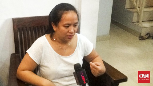 Isteri ABK Alvian Elvis Peti, Youla Lasut berharap bisa segera bertemu suaminya yang kini masih menjalani pemeriksaan kesehatan di RSPAD.