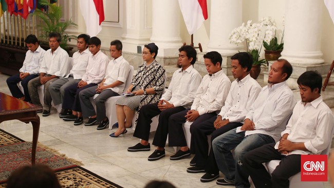 Kesepuluh WNI yang disandera Abu Sayyaf dibebaskan hari Minggu kemarin. Pemerintah bersikeras, pembebasan tersebut tidak melibatkan pembayaran tebusan.
