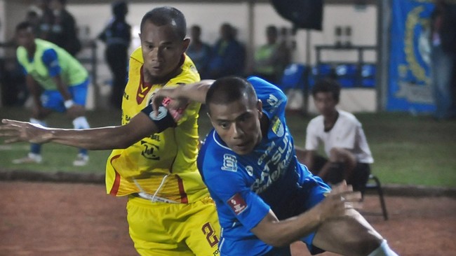 Dua pemain baru "wajah lama" Achmad Jufriyanto dan Supardi Nasi hadir dalam latihan perdana Persib Bandung di lapangan Lodaya Bandung, Kamis (26/1).