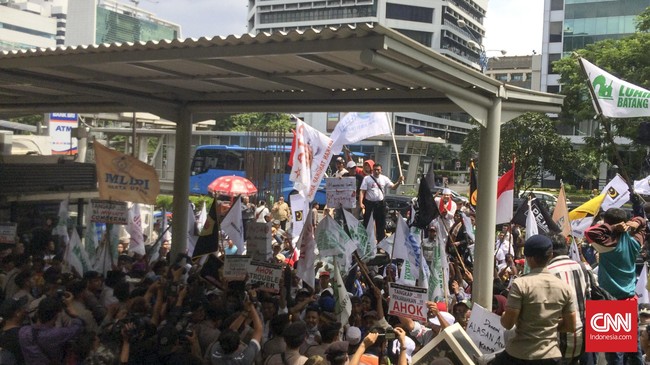 Salah satu perwakilan warga mengatakan Komisi Pemberantasan Korupsi tidak serius menindak dugaan korupsi yang dilakukan Ahok.