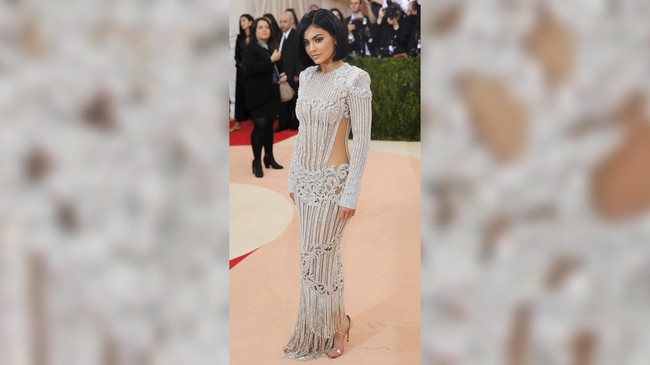 Gaun-gaun Selebriti Paling Memukau di Met Gala 2016