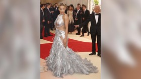 Rita Ora Pamer Keakraban dengan Beyonce di Met Gala 2016