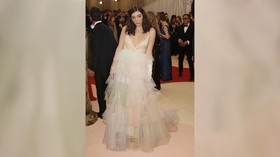 Buah Dada Lorde Hampir Tersembul di Met Gala 2016