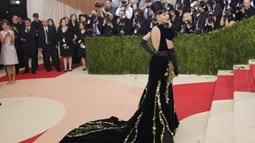 Pilih Presiden Tanpa Busana, Katy Perry Ditangkap Polisi