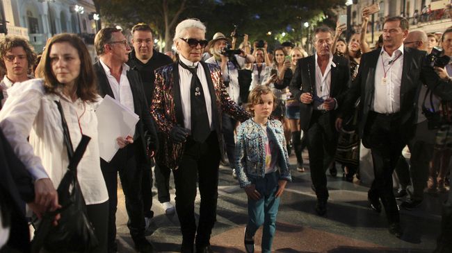 Karl Lagerfeld punya mulut yang pedas dan menyayat hati. Berikut selebriti yang pernah merasakan pedasnya mulut Lagerfeld.