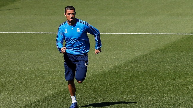 Pelatih Real Madrid, Zinedine Zidane, bisa bernapas lega setelah penyerang andalannya, Cristiano Ronaldo, bisa dimainkan saat menjamu Manchester City.