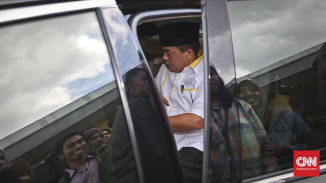 Ketua DPR RI Ade Komaruddin meminta MK harus peka terhadap peraturan parpol yang terlibat dalam pembuatan UU Pilkada dan legislator tidak boleh uji materi.