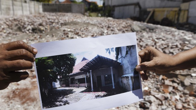 Bangunan yang pernah digunakan Radio Barisan Pemberontakan Rakyat Indonesia itu kini telah rata dengan tanah.