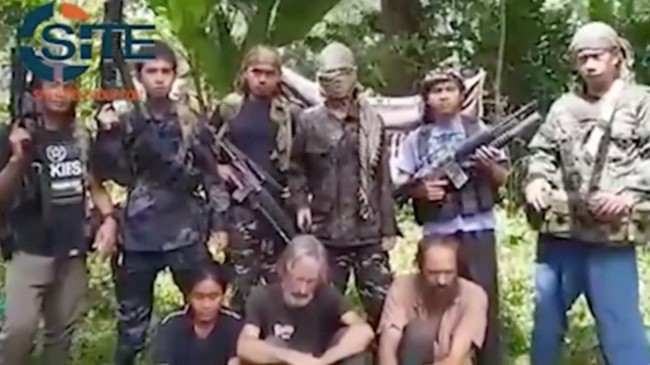 Kelompok militan Abu Sayyaf di Filipina selatan mengeluarkan video ancaman eksekusi terhadap tiga sandera, selang sepekan usai pembunuhan sandera asal Kanada.