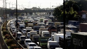 Jelang Lebaran, Truk Dilarang Lewat Tol Mulai 24 Maret hingga 8 April