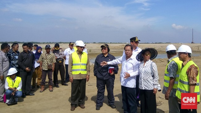 Pemerintah menemukan beberapa persoalan pembangunan pulau khususnya yang tersangkut soal Analisis Mengenai Dampak Lingkungan.