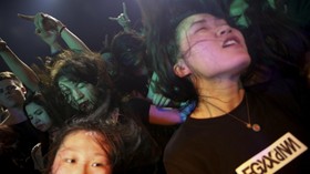 Pesta Terakhir Penggemar Musik Underground di Mao Live