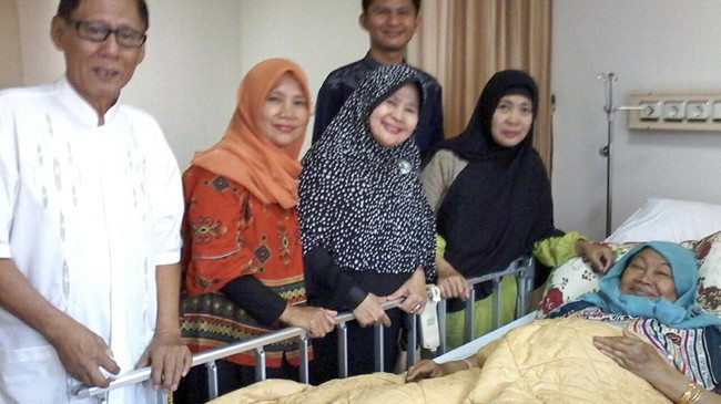 Jenazah Tutty Alawiyah akan dimakamkan di pemakaman keluarga Pesantren Khusus Yatim As-Syafi'iyah, Jatiwaringin, Pondok Gede, Jawa Barat setelah Ashar.