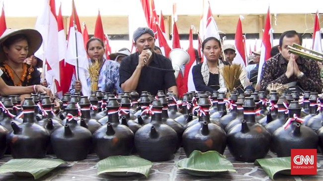 Jaringan Masyarakat Peduli Pegunungan Kendeng menyatakan terima kasihnya kepada Presiden Joko Widodo yang menghentikan sementara pembangunan pabrik semen.