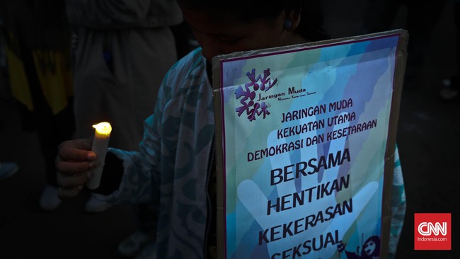 Menteri Pendidikan dan Kebudayaan Anies Baswedan mengungkapkan revisi kurikulum untuk wacana mendidik anak dari kekerasan seksual tengah dilakukan.