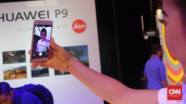 Karena P9 merupakan ponsel 4G LTE, Huawei berencana untuk merakit ponsel andalannya tersebut di Surabaya, Jawa Timur.