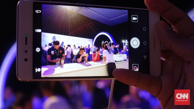 Prancis Larang Gunakan Ponsel Pintar di Sekolah Anak-anak usia 3 hingga 15 tahun di Prancis harus meninggalkan ponsel pintar atau smartphone mereka di rumah atau menonaktifkannya ketika berada di sekolah.