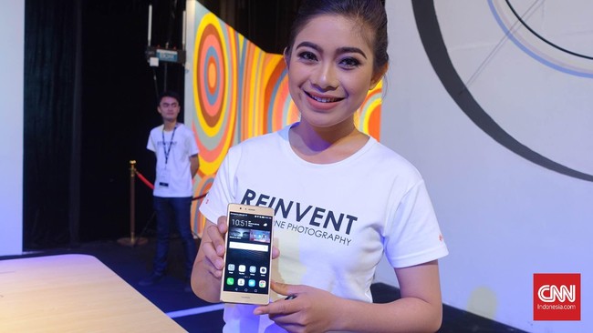 Punya layar lebih tajam, kamera lebih bagus, tipis namun nyaman digenggam, maka Huawei langsung mengklaim P9 jauh lebih bagus dari iPhone 6s dan Galaxy S7.