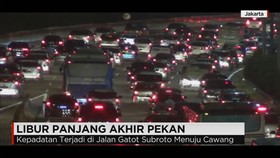 Kepadatan Lalu Lintas Terjadi Di Jalan Tol Dan Jalan Arteri