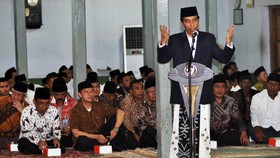 Jokowi Ikut Sumbang Pemilik Warung di Serang yang Dirazia