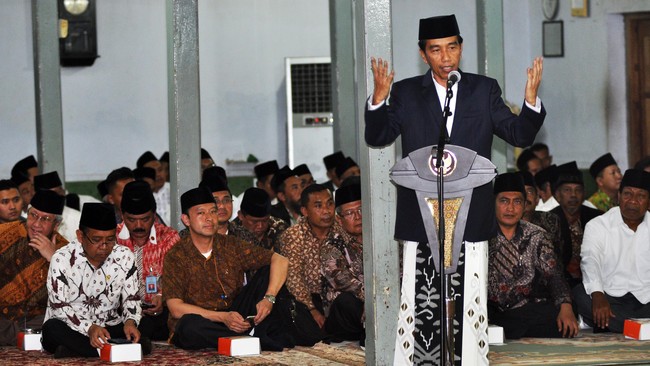 Razia warung makan pada siang hari selama Ramadan tak cuma di Serang. Menteri Agama meminta Mendagri mengevaluasi Perda yang mendasari razia itu.