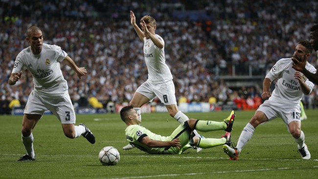 Muncul petisi daring di situs change.org yang meminta UEFA membatalkan lima trofi Liga Champions Real Madrid yang didapat kurun waktu 1955-1960.