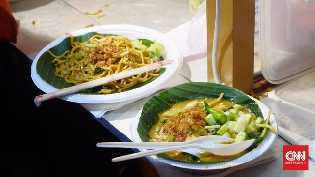 Mie tek-tek atau terkadang disebut juga mi thok adalah kuliner khas dari Jawa Tengah. Berikut cara membuat mie tek-tek kuah yang enak.