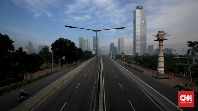 Ditlantas Polda Metro Jaya mengancam bakal melakukan tilang manual kepada pelaku balap liar di jalan layang non tol (JLNT) Casablanca, Jakarta Selatan.
