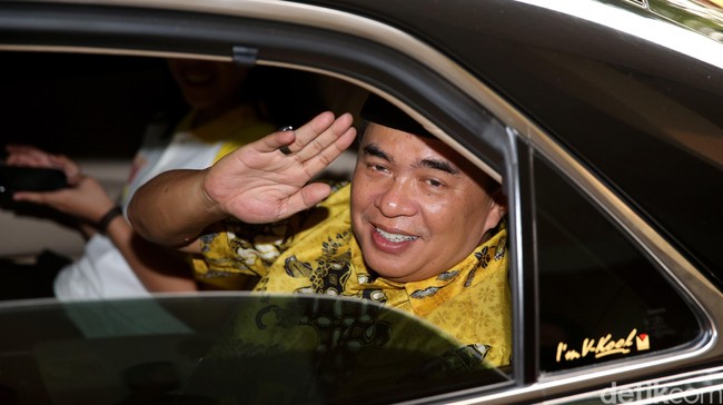 Penutupan Munaslub Golkar dihadiri caketum Syahrul Yasin Limpo, Aziz Syamsudin, dan Mahyudin. Namun Ade Komarudin tampak tidak hadir.