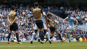Gol Aguero Dibalas Giroud di Babak Pertama